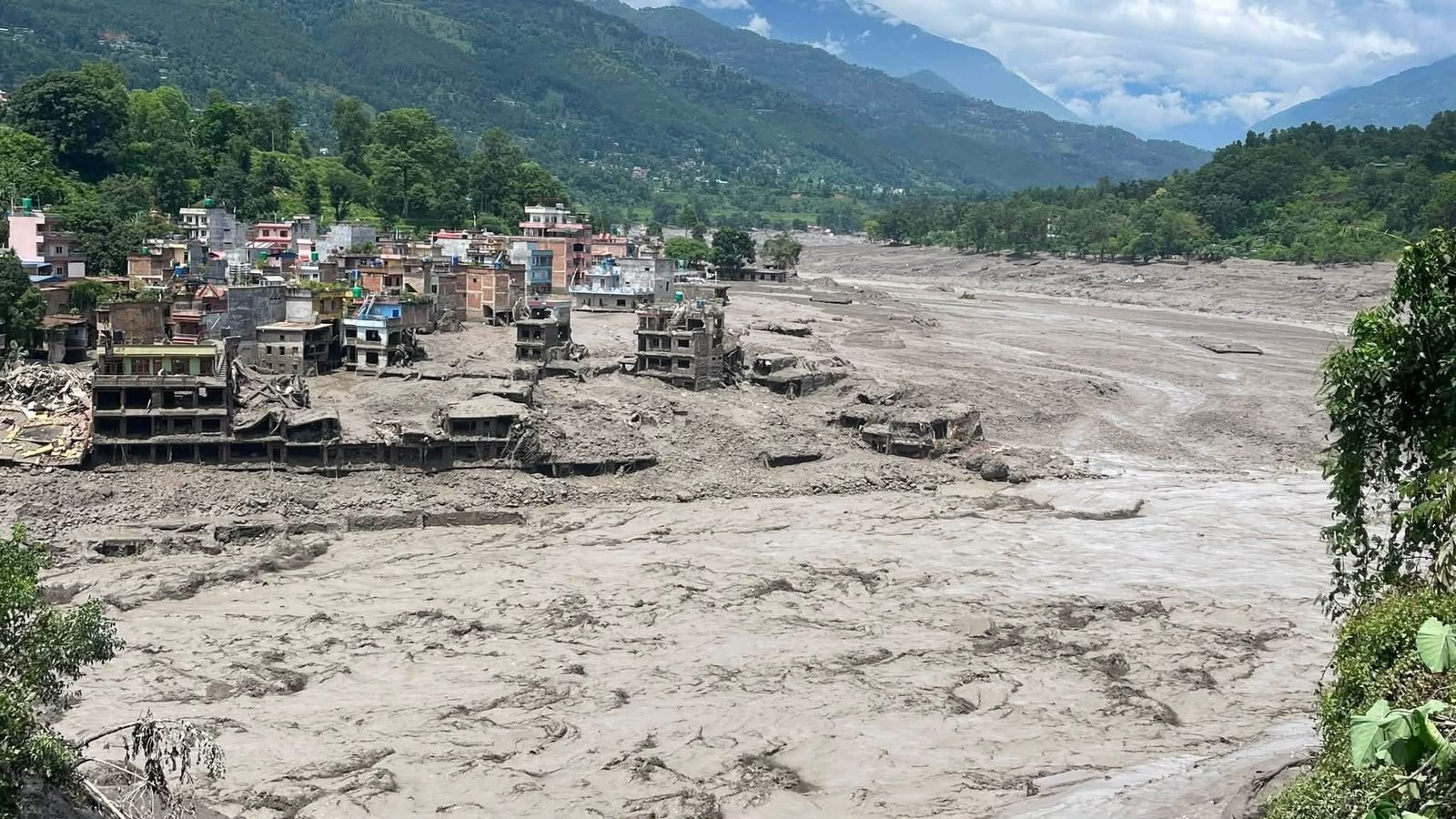 nepal-flash-flood-disaster-2026-trekking-to-everest